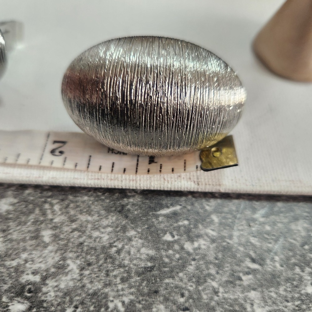 Vintage Silver Tone Textured Oval Dome Clip On Earrings Ribbed Statement Retro - Picture 10 of 12